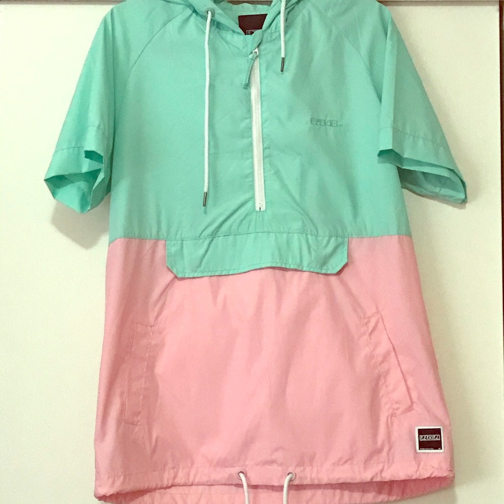 Ezekiel short sleeve hooded windbreaker